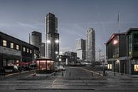 Rotterdam tijdens de schemering van Raoul Suermondt thumbnail