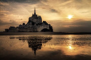 Dunkler Mont Saint-Michel von Dennis van de Water