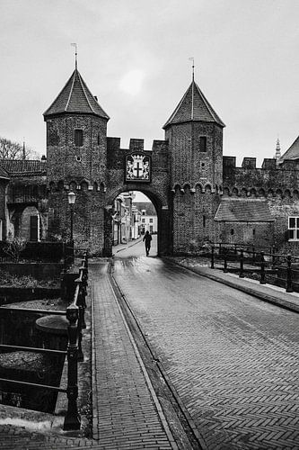 Passant sous le Koppelpoort à Amersfoort
