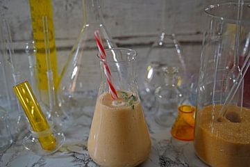 Papaya cocktail met yoghurt en wodka en sinaasappellikeur. van Babetts Bildergalerie