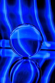 Blauwe Glazen Bol von Wilma Wijnen