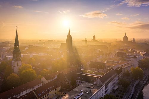 Oude stad van Hannover op een mistige ochtend
