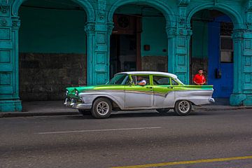 Vintage classics in Habana Vieja, Havana's historic centre by Christian Schmidt