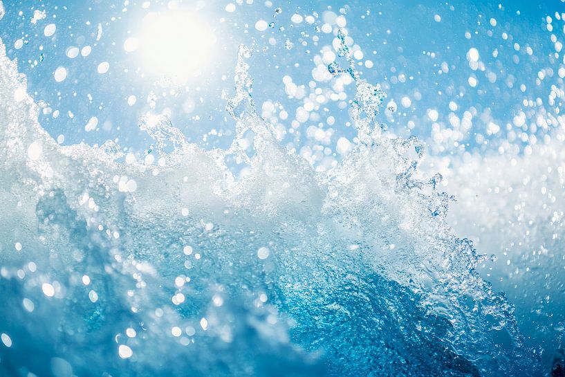 Des éclaboussures d'eau sous la lumière du soleil par Poster Art Shop