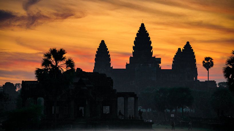 Zon opkomst Angkor Wat, Cambodja van Dirk Verwoerd
