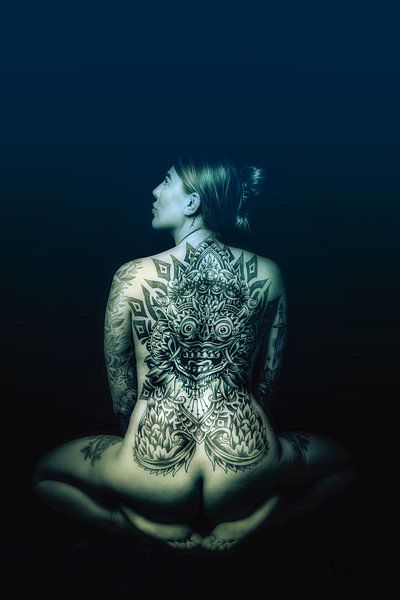 Tattoo girl by Mark Isarin | Fotografie