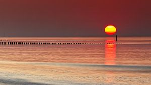 Zonsondergang ,aan zee strand Cadzand Zeeland Nederland