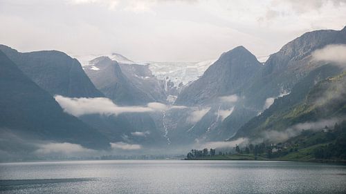 Meer bij Olden in Noorwegen