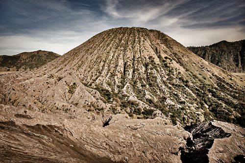 De gebeeldhouwde flanken van de Batokberg in Java