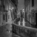 Italië in vierkant zwart wit, Venetië in de avond van Teun Ruijters thumbnail