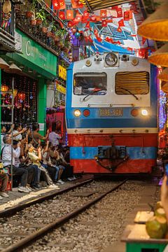 Train Street Hanoi, Vietnam by Patrick Fotografeert