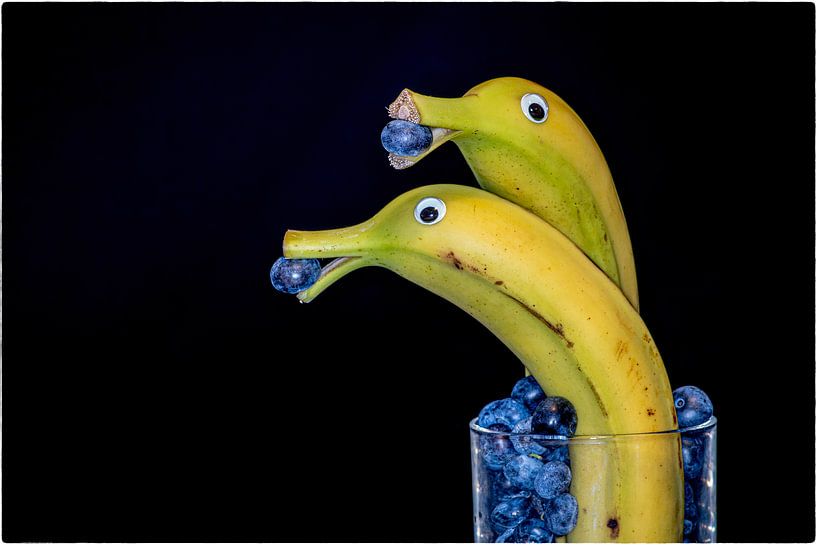 Happy bananas by Anton Steenbergen