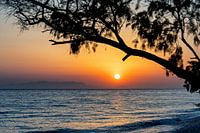 Zonsondergang vanaf een strand