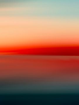Coucher de soleil vibrant sur la mer - Mur abstrait minimaliste sur Annelies Hoogerwerf