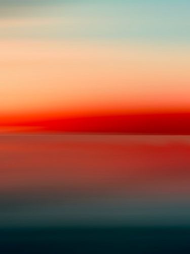 Coucher de soleil vibrant sur la mer - Mur abstrait minimaliste sur Annelies Hoogerwerf