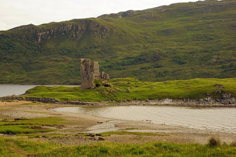 Le château d'Ardvreck est un château en ruine situé dans les Highlands écossais. par Babetts Bildergalerie