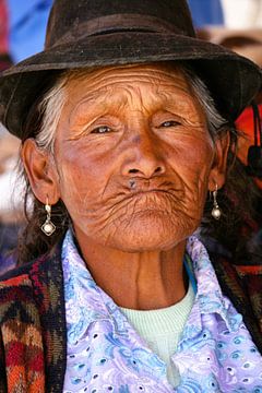Old Peruvian woman van Gert-Jan Siesling