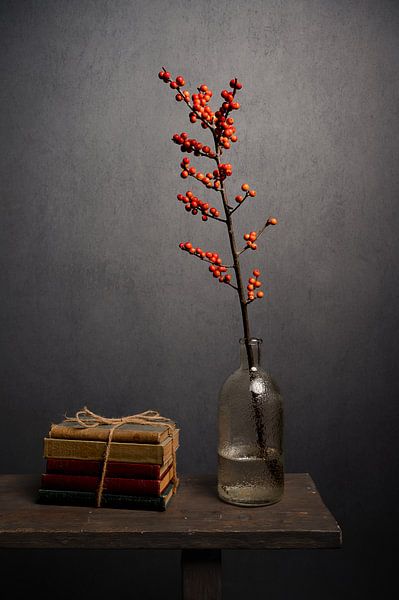 Books and berries van John Goossens Photography