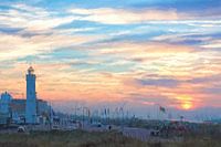 Vuurtoren van Noordwijk met een zonsondergang