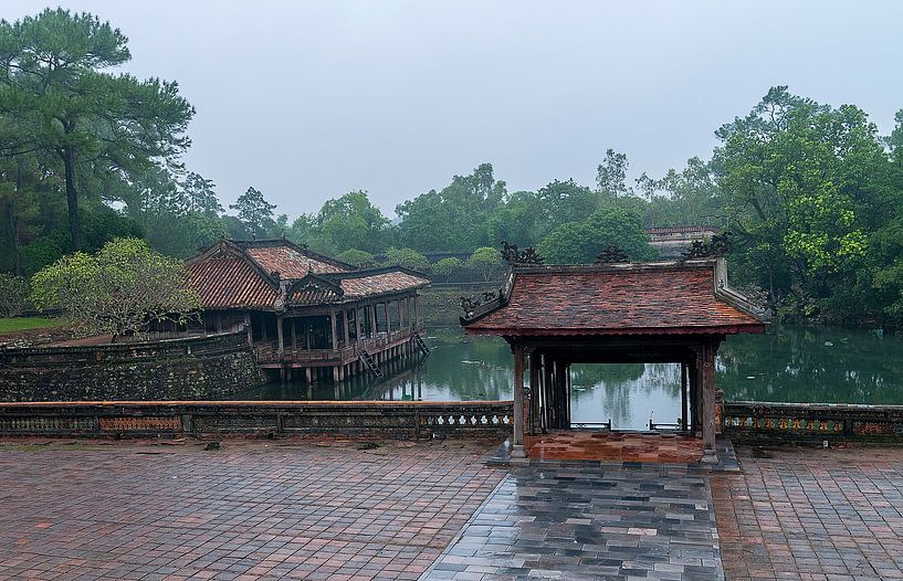 Hue: Tombe van Tự Đức by Maarten Verhees