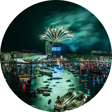 Vuurwerkshow SAIL Amsterdam 2025 met ADAM Toren en Het Ij