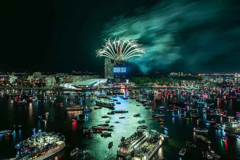 Feu d'artifice SAIL Amsterdam 2025 avec ADAM Tower et Het Ij par Renzo Gerritsen