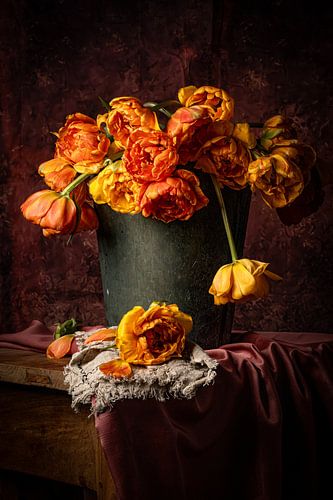 Stillleben mit orangefarbenen Tulpen von SO fotografie