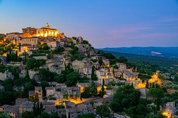 Gordes village vue du soir en Provence