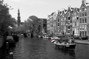 Nederlandse vlag in de Prinsengracht in Amsterdam van Pascal Lemlijn