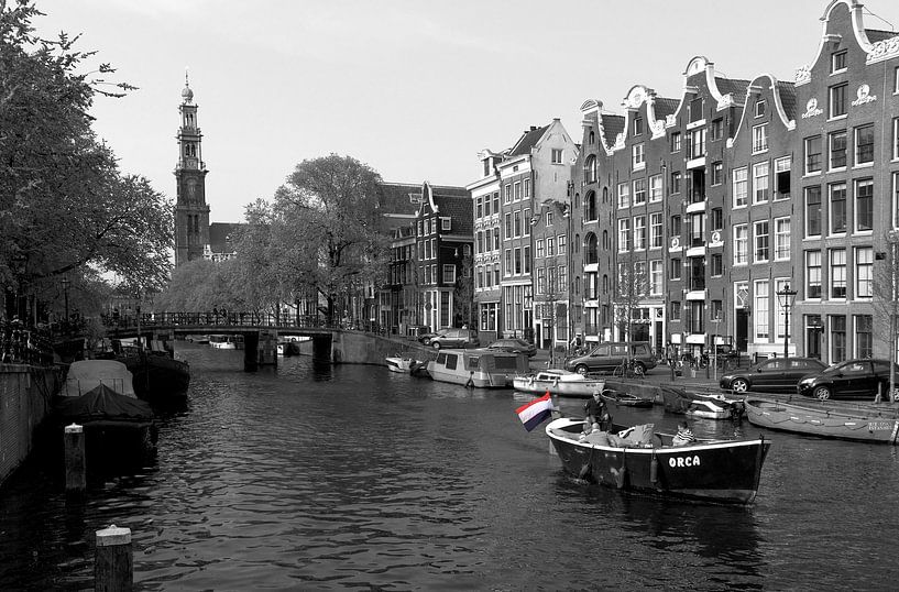 Drapeau néerlandais dans le canal Prinsengracht à Amsterdam par Pascal Lemlijn