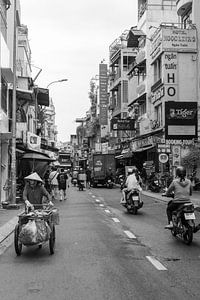 Straat in Ho Chi Minh City van Bart van Lier