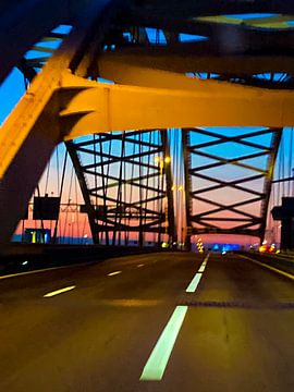 De belangrijkste brug van Rotterdam van Truckpowerr