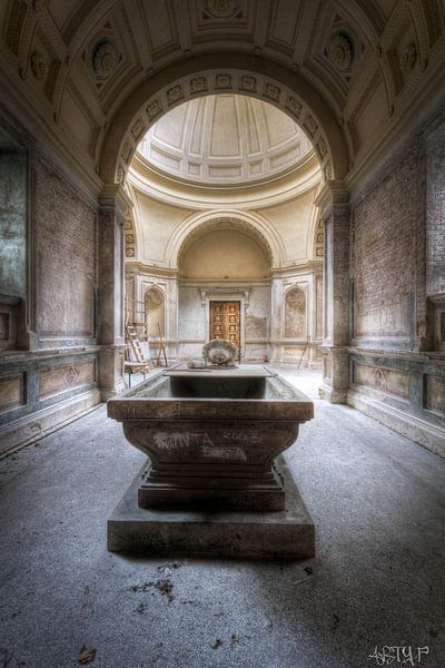 Mausoleum of the skull van Stijn Matthé
