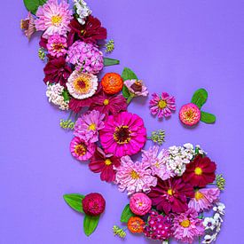 Floral Symphony - wo Blütenblätter vor Freude tanzen! von Gertinez Gallery