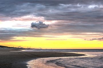 Strandzicht op Velsen-Noord van Mike Bing