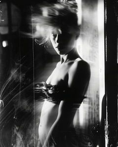 Stilvolles Boudoir-Porträt in schwarz-weiß