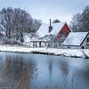 Winter huisje aan de oostdijk van peterheinspictures