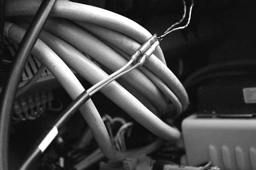 Object in verlaten industriële ruimte (4 van 7)