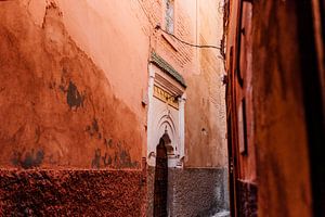 Print 'Kleurrijke straat in Marrakesh' van Yaira Bernabela