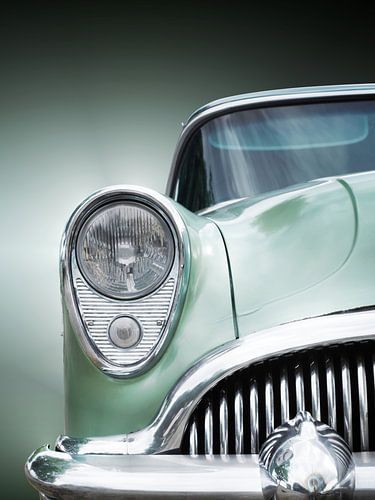 Voiture de collection américaine de 1954 : phares et calandre sur Beate Gube