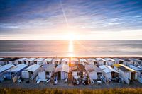 Zeezicht Zandvoort strandhuisjes tijdens zonsondergang
