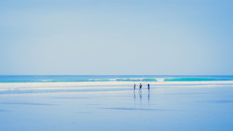 At the beach (1) van Rob van der Pijll