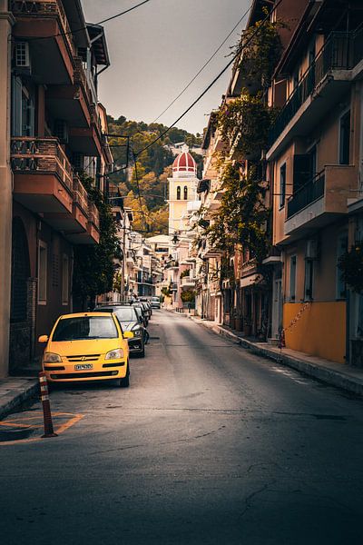 Eine Straße von Zakynthos Stadt. Vielleicht der Bekansteste Blick in dieser Grischichen Stadt auf de von Fotos by Jan Wehnert