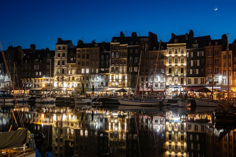 Mooie oude haven Honfleur, 's nachts van Imladris Images