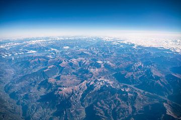 Luftaufnahme über den Südtiroler und Tiroler Alpen