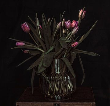 Tulpen in vaas van Irene van de Wege