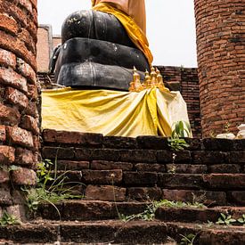 Buddha in Gold von der Seite gesehen von Wendy Duchain