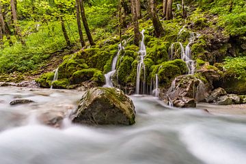 Idyllische kleine waterval van MindScape Photography