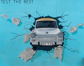 Berlin East Side Gallery Trabant by Jeroen Kleiberg