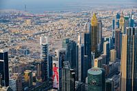Uitzicht over woestijnstad Dubai